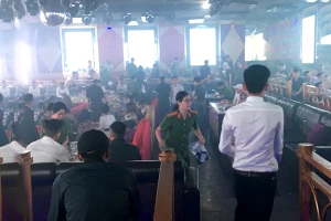 Công an kiểm tra bắt ngờ quán bar vào rạng sáng ngày 29 Tết nguyên Đán 2018.