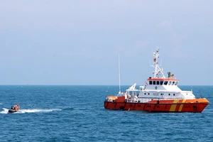 Lực lượng cứu nạn thực hiện nhiệm vụ tìm kiếm cứu nạn trên biển trước đó. Ảnh N.N