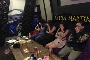 Nhóm khách nghi phê ma túy tại quán karaoke Sinh Đôi Venus