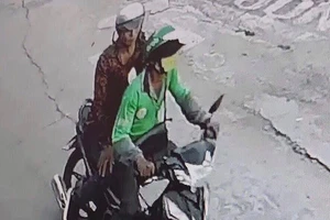  Bắt kẻ dùng dao cắt cổ tài xế GrabBike để cướp xe máy ở vùng ven TPHCM