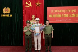 Thứ trưởng Bùi Văn Nam; Thứ trưởng Lương Tam Quang và Chánh Văn phòng Bộ Công an Tô Ân Xô tại buổi Lễ