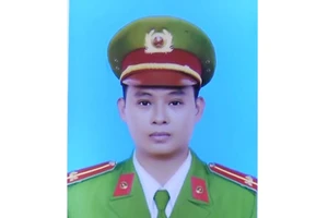 Trung úy Tống Duy Tân được thăng cấp hàm trước hạn từ trung úy lên thượng úy 