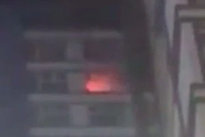 Căn hộ ở tầng 26 của chung cư Xi Grand Court đường Lý Thường Kiệt, phường 14, quận 10, TPHCM bất ngờ bốc cháy dữ dội