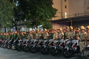 Công an quận Tân Bình tổ chức lễ ra quân tấn công trấn áp tội phạm. Ảnh: CHÍ THẠCH 