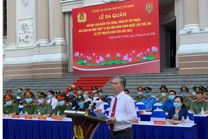 Ông Ngô Minh Châu, Phó Chủ tịch UBND TPHCM phát biểu chỉ đạo tại buổi lễ. Ảnh: CHÍ THẠCH