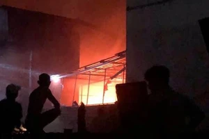 Cháy lớn tại xưởng sản xuất ghế sofa ở quận Bình Tân