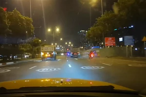 Hình ghi lại cảnh xe ben lưu thông tốc độ cao, gây náo loạn trên đường Võ Văn Kiệt vào đêm ngày 21-6