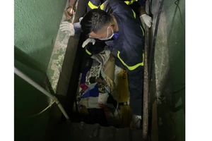 Giải cứu cô gái bị rơi thang máy từ tầng 4 xuống tầng hầm ở khách sạn