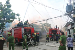 Hơn 860 người tham gia diễn tập chữa cháy ở khu dân cư huyện Bình Chánh