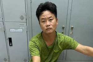 Bắt kẻ cướp giật chiếc Ipad trên tay bé trai 7 tuổi ở quận Bình Tân gây xôn xao 