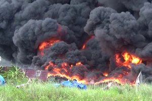Vụ cháy nhà xưởng lốp xe ở quận 12: Do đốt rác không có người trông coi
