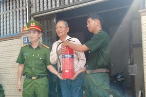 Ra mắt mô hình Tổ liên gia an toàn PCCC và Điểm chữa cháy công cộng ở huyện Hóc Môn