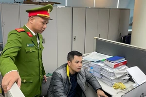 Công an TPHCM khám xét ở Cục Đăng kiểm Việt Nam 
