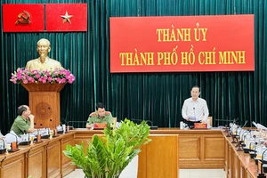 Đồng chí Nguyễn Văn Hiếu, Ủy viên dự khuyết Trung ương Đảng, Phó Bí thư Thành ủy TPHCM phát biểu.