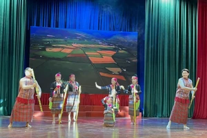 Hơn 10.000 người dân vui chơi tại Ngày hội Văn hóa các dân tộc Việt Nam