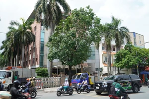 Lực lượng chức năng cưỡng chế thi hành án Bệnh viện Anh Minh