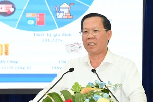 Đồng chí Phan Văn Mãi, Ủy viên Ban Chấp hành Trung ương Đảng, Phó Bí thư Thường trực Thành ủy TPHCM, Chủ tịch UBND TPHCM phát biểu. Ảnh: VIỆT DŨNG
