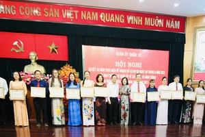 Khen thưởng 28 tập thể thực hiện tốt xây dựng, hình thành không gian văn hóa Hồ Chí Minh