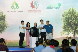Trồng 30.000 cây rừng ở huyện Cần Giờ 