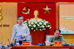 Đồng chí Nguyễn Phước Lộc, Phó Bí thư Thành ủy TPHCM, Trưởng Ban Tổ chức Thành ủy TPHCM phát biểu 