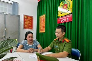 Công an lấy lời khai Nguyễn Thị Ly tức Ly "Quạ".