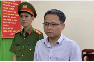 Công an tống đạt quyết định với bị can Nguyễn Vũ Hải, Phó Cục trưởng Cục đăng kiểm Việt Nam