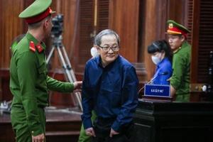 Bị cáo Nguyễn Minh Quân, cựu Giám đốc Bệnh viện TP Thủ Đức tại phiên tòa vào tháng 12-2023