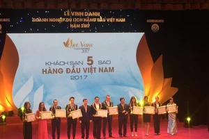 Trao giải thưởng 10 khách sạn 5 sao hàng đầu Việt Nam