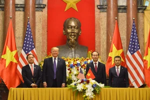 Lễ ký kết hợp đồng giữa Vietnam Airlines và Pratt & Whitney dưới sự chứng kiến của Chủ tịch nước Trần Đại Quang và Tổng thống Hoa Kỳ Donald Trump