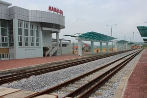 Ga Hạ Long nằm trong tuyến đường sắt Yên Viên - Cái Lân