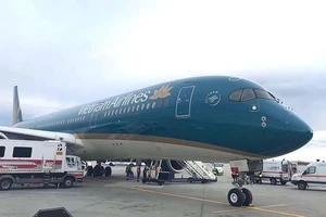 Máy bay Vietnam Airlines phải hạ cánh khẩn cấp để cấp cứu hành khách