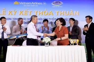 Lễ ký kết thỏa thuận giữa Vietnam Airlines và Vinamilk