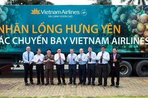 Phó Thủ tướng Vương Đình Huệ chứng kiến thỏa thuận đưa nhãn lồng Hưng Yên lên máy bay của Vietnam Airlines