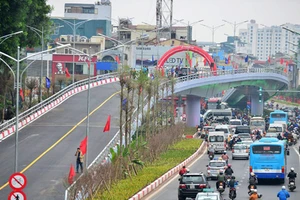 Thông xe nút giao giải toả ùn tắc đường nối trung tâm Hà Nội và sân bay Nội Bài