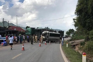 Hiện trường vụ tai nạn nghiêm trọng làm 12 người bị thương tại Sơn La