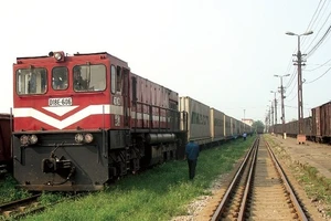 Thông tuyến đường sắt Bắc - Nam đoạn Tháp Chàm - Nha Trang