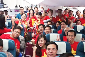 Hàng trăm CĐV bay sang Dubai cổ vũ đội tuyển Việt Nam trong trận tứ kết Asian Cup 2019
