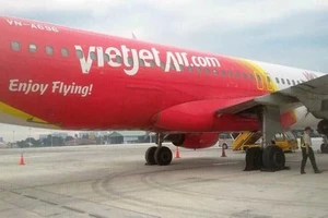 Máy bay của hãng hàng không Vietjet Air đã bị bục lốp tại sân bay Tân Sơn Nhất. Nguồn: VIETNAM PLUS 