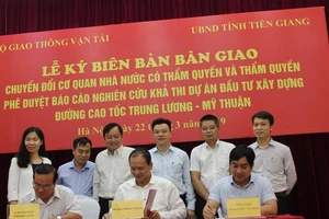 Ký biên bản bàn giao dự án cao tốc Trung Lương- Mỹ Thuận từ Bộ GT-VT về UBND tỉnh Tiền Giang