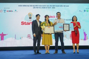Trao giải thưởng cho ý tưởng đoạt giải nhất cuộc thi Ý tưởng khởi nghiệp sáng tạo Startup- Hunt 2019
