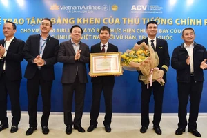 Tổ bay Vietnam Airlines nhận bằng khen của Thủ tướng Chính phủ