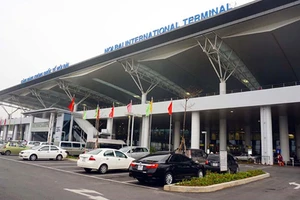 Xe bán tải gây tai nạn khiến nhân viên vệ sinh tử vong trong Sân bay Nội Bài