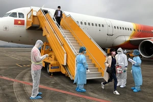 Thêm 4 chuyến bay đưa hành khách bị mắc kẹt tại Đà Nẵng trở về Hà Nội và TPHCM