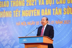 Phó Thủ tướng Thường trực Chính phủ, Chủ tịch Ủy ban An toàn giao thông Quốc gia Trương Hòa Bình phát biểu tại buổi lễ