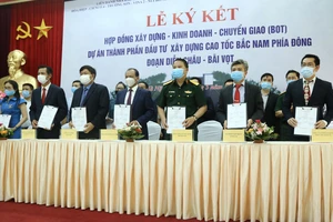 Lễ ký hợp đồng BOT xây dựng đoạn cao tốc Diễn Châu - Bãi Vọt