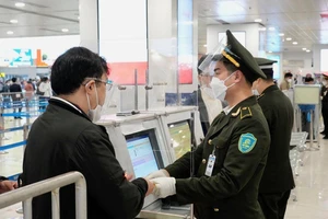 Kiểm soát an ninh tại sân bay Nội Bài