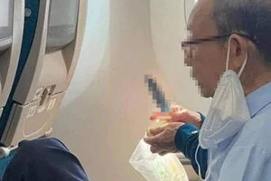 Hình ảnh hành khách mang dao lên máy bay
