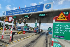 Trạm thu phí trên cao tốc La Sơn - Túy Loan