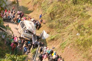Hiện trường vụ tai nạn vừa xảy ra tại Sơn La làm 7 người thương vong
