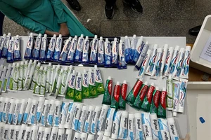 Tang vật thu giữ trong vụ 4 tiếp viên của Vietnam Airlines tham gia vận chuyển hàng hóa có chứa hơn 11kg ma túy tổng hợp 